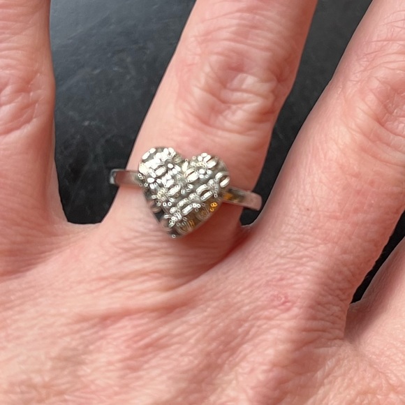 Heart Ring - Picture 7 of 9